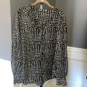 Express Abstract Print Blouse Size XL Black & Ivory V-Neck Workwear Top